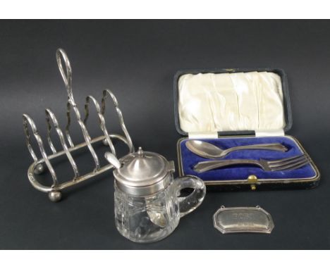 A group of silver items comprising a Victorian toast rack, Sheffield 1901, Martin, Hall & Co, 11 by 13cm, a silver mounted cu