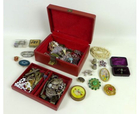 A quantity of vintage costume jewellery, including silver bangles and brooches, a silver signet ring, silver thimbles, a jade