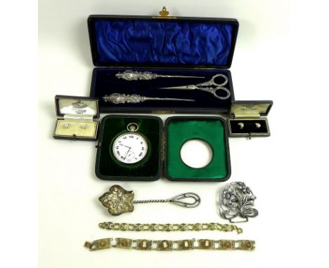 A pair of 15ct gold and pearl set shirt studs, with threaded action, Pearce & Cons Ltd, Leeds, York & Leicester, cased, a pai