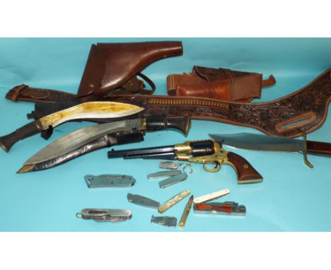 A Bowie knife, other knives, leather belts, pistol holsters and items (box) Condition report Report by RB

All in generally g