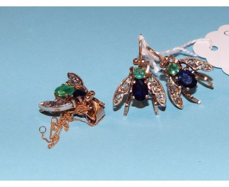 A 9ct gold, emerald and sapphire pendant on chain, in the form of a bee, and a matching pair of earrings (2) Condition report