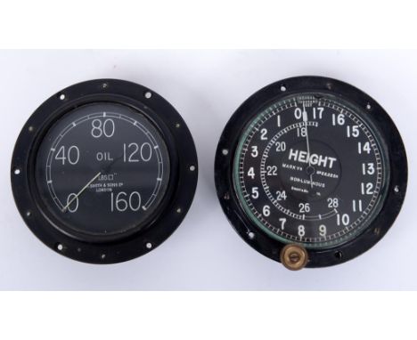 An S.Smith & Sons Ltd aircraft instrument panel oil pressure gauge, silvered inscribed pressure readings 0-160 lbs per sq in,