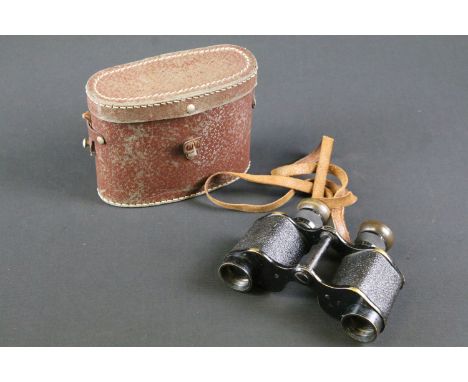 A pair of British military issued Ross of London No.3 Mk.I field binoculars, dated 1922 and numbered 92470, marked with the B