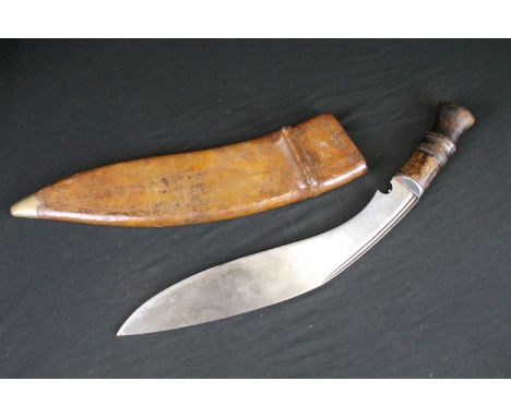 A World War Two / WW2 Battalion blade Kukri knife, steel blade with wooden handle, blade length approx 35cm, handle approx 10