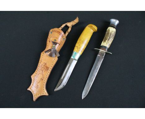 A William Rogers of Sheffield scouting / hunting sheath knife, blade measures approx 14cm, handle measures approx 8.5cm, over