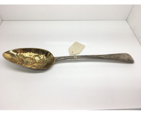 A George III silver gilt berry spoon, London hallmarks.Approx 21.5cm