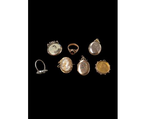 9ct gold jewellery comprising single stone garnet ring, hallmarked, 9ct gold cameo brooch, glazed photograph pendant and glaz
