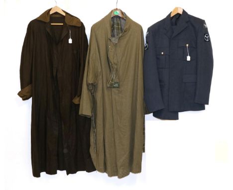 Circa 1920/30s Summer Lightweight Driving Coat, in brown glazed cotton with contrasting collar and fold back cuffs, one patch