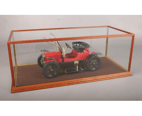 A Maxitoys Oldtimer-Model car in a glass display-case. Comprising of pressed metal large scale model car,  with ' JB Balloon 