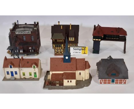 Collection of approx 29 kit built HO scale model railway buildings by Faller, Kibri, Vollmer, Jouef etc plus kits and scenery