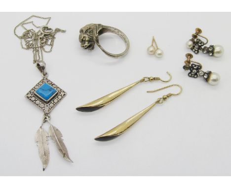 Three pairs of 9ct earrings, 9g total (two pairs af), together with a mixed collection of vintage and modern silver jewellery