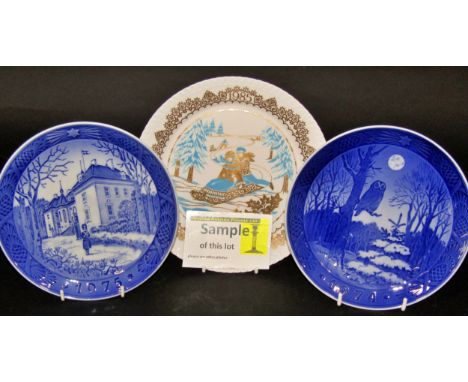 A collection of 19th century blue and white plates, Dickens ware basin, 14 Spode Christmas plates, (series 1 and 2) Copenhage