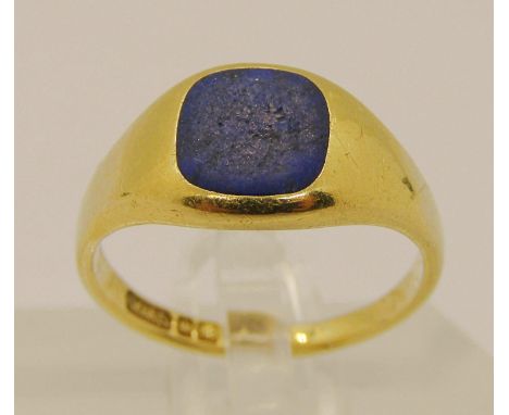 18ct lapis lazuli signet ring, maker 'CG&amp;S', Birmingham 1974, size K, 3.7g 