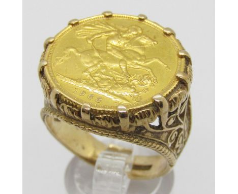 1963 sovereign mounted in a decorative openwork 9ct ring, size V/W, 16.5g 