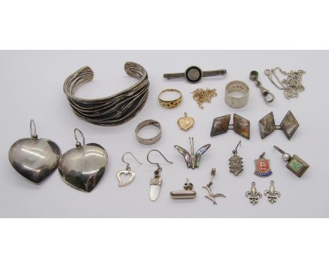 Collection of antique and later jewellery to include a Victorian 15ct gypsy ring, 2.3g (af), together with a small 9ct locket