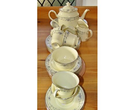 Minton Bellemeade tea service for six, complete with sugar basin, milk jug and teapot 