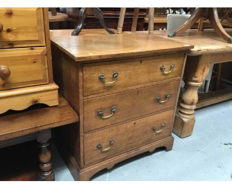 Edwardian oak chest of three drawers on bracket feet 75cm wide, 79cm high, 48cm deep.