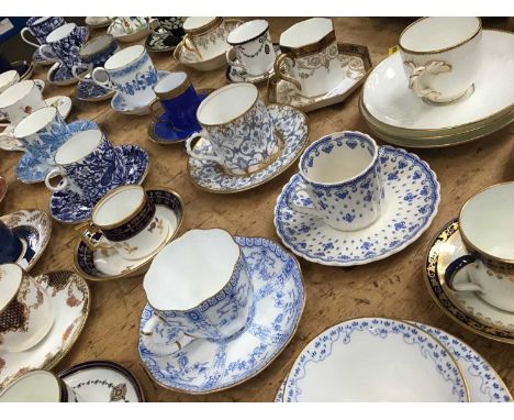 Fine quantity of teacups and saucers to include Royal Worcester, Aynsely, Wedgwood, Royal Crown Derby, Coalport and others