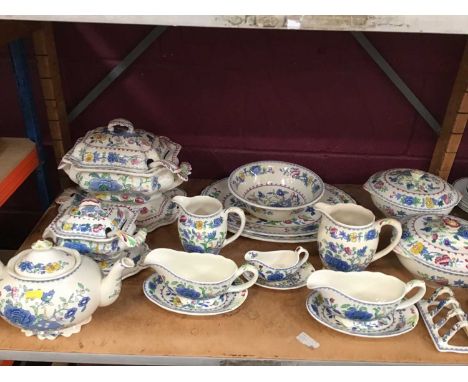 Mason's Indian Tree dinner and tea ware including tureen, sauce boats and soup tureen with ladle
