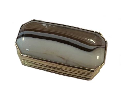 A George IV 18ct gold vinaigrette with banded agate cover, mark of Vale & Rotherham (or Ratheram), Birmingham 1825, of octago