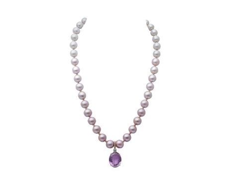 A single row of pearls with an amethyst and diamond pendant, forty slightly graduated pearls, diameter from 9.7 to 11.7mm, in