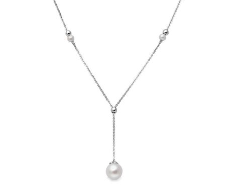 A cultured pearl necklace, diamond cut trace link chain, each side with a plain polished bead and a 3.4mm pearl, suspending a