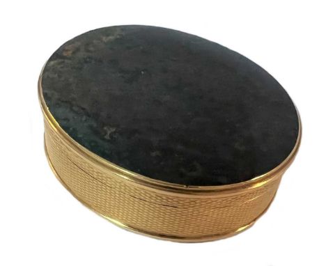 A bloodstone set snuffbox, apparently unmarked, the side tests as 18ct gold and decorated with hobnail engine turned engravin