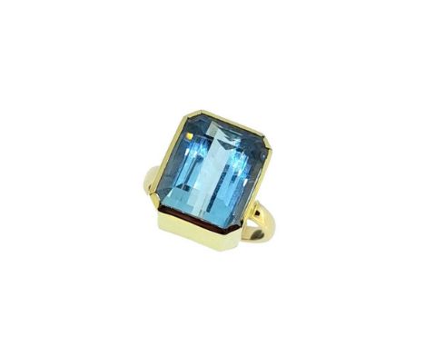 A single stone aquamarine ring, rubover set octagonal aquamarine, approximately 13.6 x 11.9 x 8.82mm, estimated approximate w