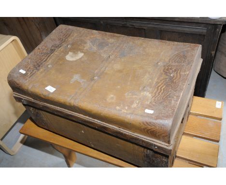 Tin trunk 