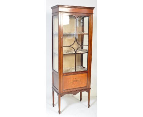 An Edwardian mahogany line inlaid China display cabinet vitrine. Raised on squared legs with full length glazed panel door ha