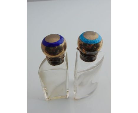 A pair of Edwardian silver-mounted glass corner scent bottles, Levi & Salaman, Birmingham, 1902, each hinged cover with blue 