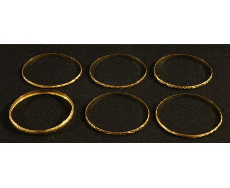 An 18k gold bangle, five others, 52.5g (6) 