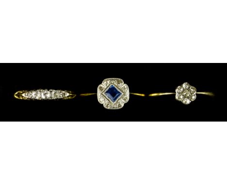Three 18ct Gold Gem Set Rings, sizes K, O and O, total gross weight 5.3g