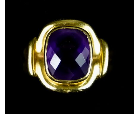 An 18ct Gold Ring, set with a centre faceted amethyst stone, size M, gross weight 9.3g