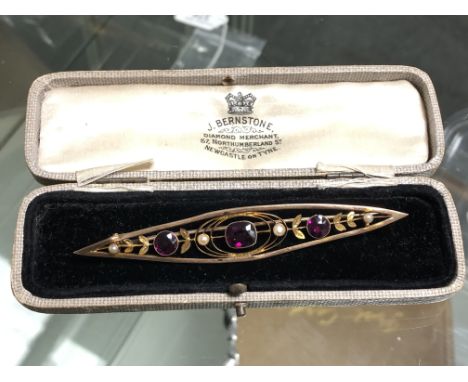 A Victorian almandine garnet and pearl brooch CONDITION REPORT: 5.4g. 