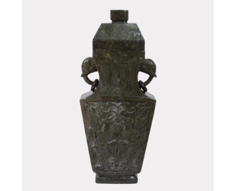 Exceptionally large Chinese stone lidded vase in colour of spinach jade with elephant heads and relief decorationUitzonderlij