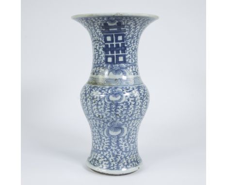 Chinese vase blue white, 19th centuryChinese vaas blauw wit, 19e eeuwH 40 cm