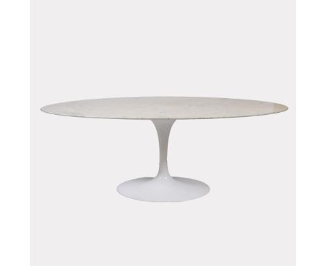 Marble Knoll Tulip oval table designed by Eero Saarinen, numbered 240233 at the bottom of the topMarmeren Knoll Tulip ovale t