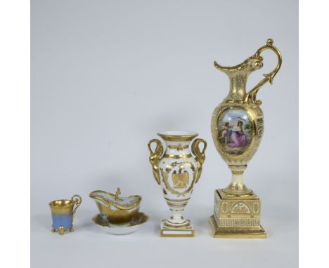 Lot French and German porcelain oa Empire vase, large hand-painted gilt jug with medallion with decor ‘Entwaffnung Amors’, 19