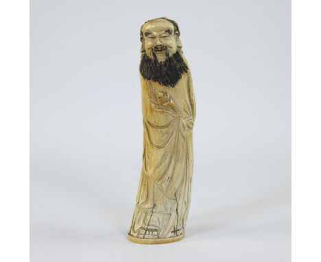 Chinese statue of an immortal in mammoth ivoryChinees beeld van een onsterfelijke in mammoetivoorH 30.5 cm