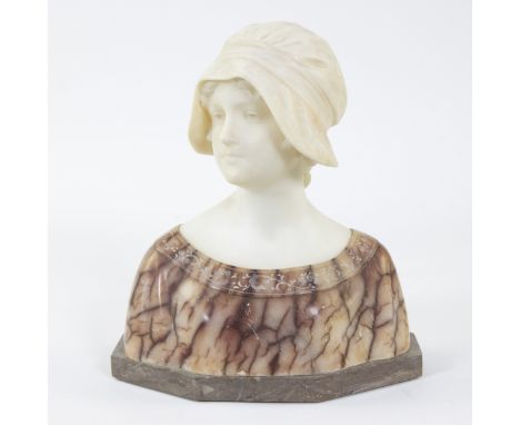 Auguste Henri CARLI (1868-1930), marble bust of a young lady, signedAuguste Henri CARLI (1868-1930), marmeren buste van een j