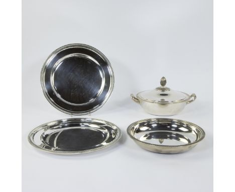 Set Christofle, silver-plated lidded bowl, bowl and 2 round saucers Sivar (Delheid)Lot Christofle, verzilverde dekselkom, kom