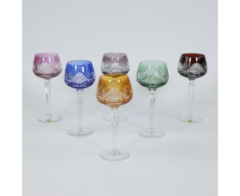 Six coloured cut crystal wine glassesZes gekleurde wijnglazen van geslepen kristalH 20 cm