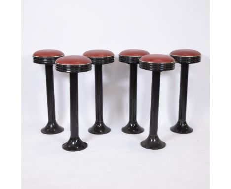 6 vintage bar stools in black lacquered metal with red skai seat6 vintage barkrukken in zwart gelakt metaal met rode zitting 