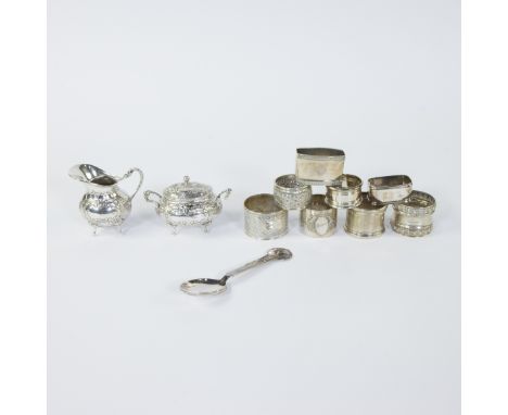 Collection silver items, milk jug, sugar bowl, spoon Marie Emmanuelle and 8 napkin ringsLot zilver, melkkan, suikerpot, lepel