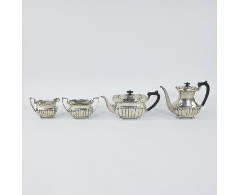 Silver coffee and tea set Mappin &amp; Webb sterling silver marksZilveren koffie- en theeset Mappin &amp; Webb sterling zilve