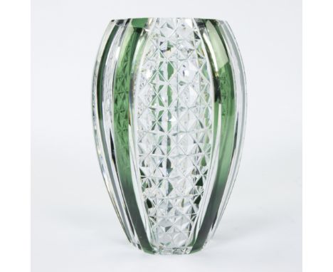 Val Saint Lambert green and clear cut crystal Art Deco vase, signedVal Saint Lambert groen en helder geslepen kristallen Art 