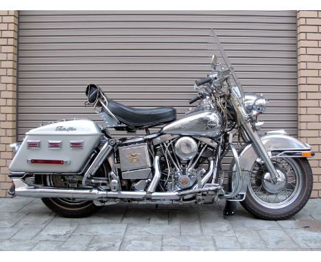 1982 Harley Davidson FLHP-80  - Displayed in Japanese museum for 20 years    - Will need recommissioning    - Engine turns ok