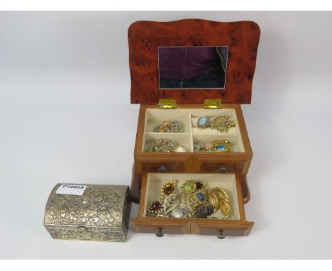 Jewellery box containing vintage brooches plus a white metal trinket box.