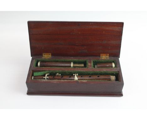 Vintage Marching Flute Untested w/ Wooden Box.Appears to be missing mouthpiece. 563195